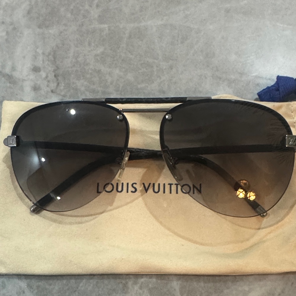 Louis Vuitton Dark Gray Aviator Sunglasses